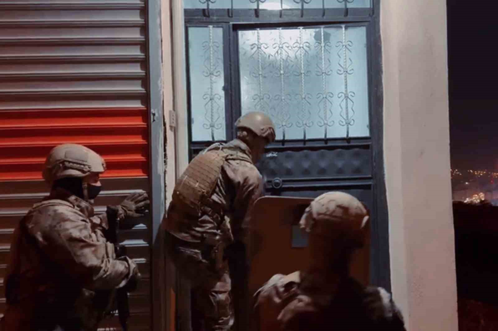 Şırnak’ta 2 milyon 630 bin liralık kaçak ürün ele geçirildi: 11 gözaltı