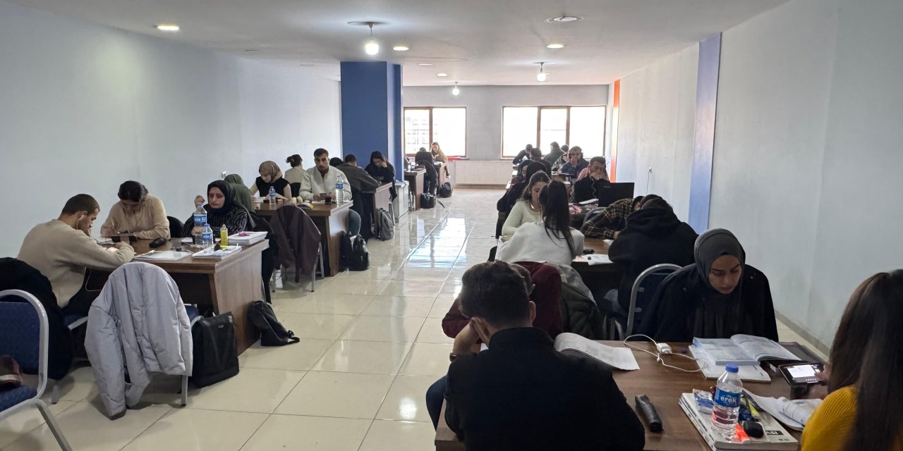 Yüksekova Gençlik Ofisi Kütüphanesi YKS adaylarının uğrak noktası oldu
