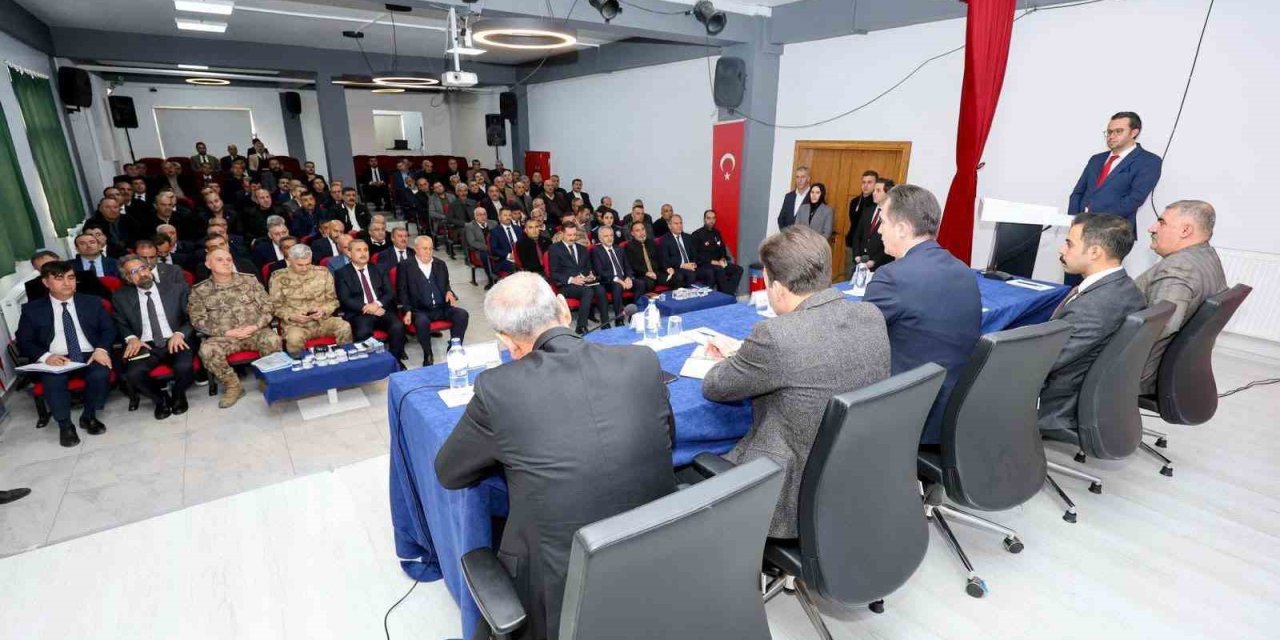 Güroymak’ta "İlçe Koordinasyon, İstişare ve Muhtarlar Toplantısı" yapıldı