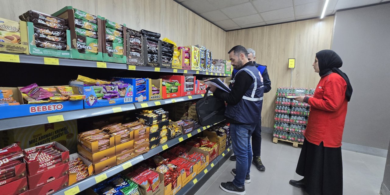 Derecik’te market ve lokantalar denetlendi