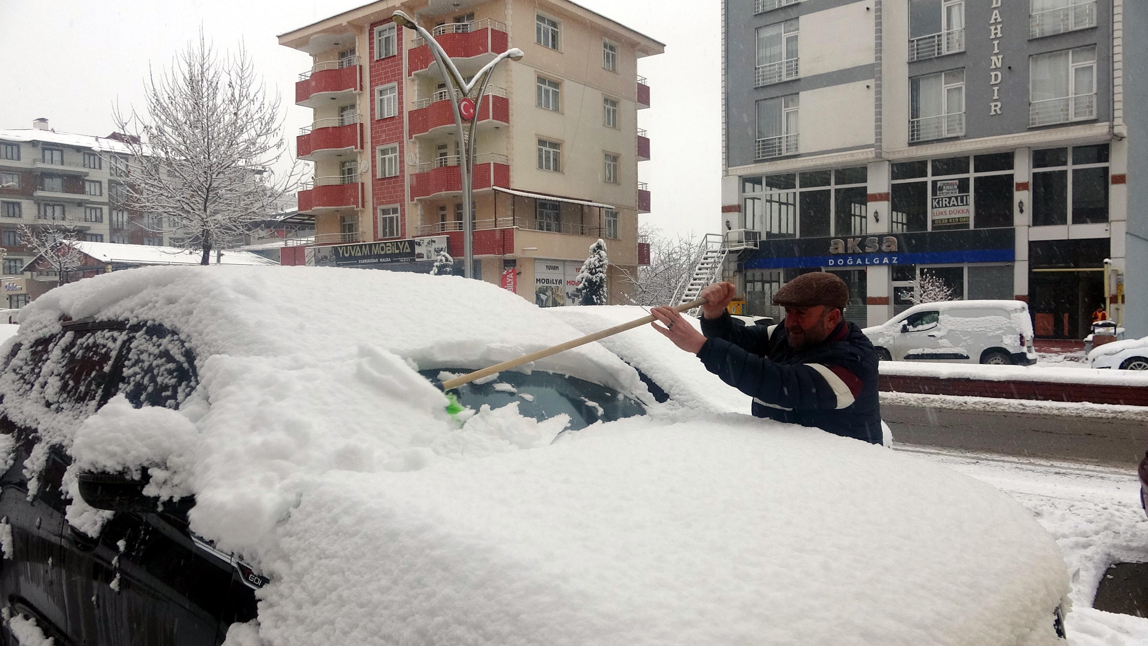 Erciş’te kar kalınlığı 20 santime ulaştı