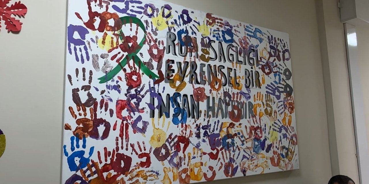 Yüksekova’da Toplum ve Ruh Sağlığı Merkezi'nde hastaların ürünleri sergilendi