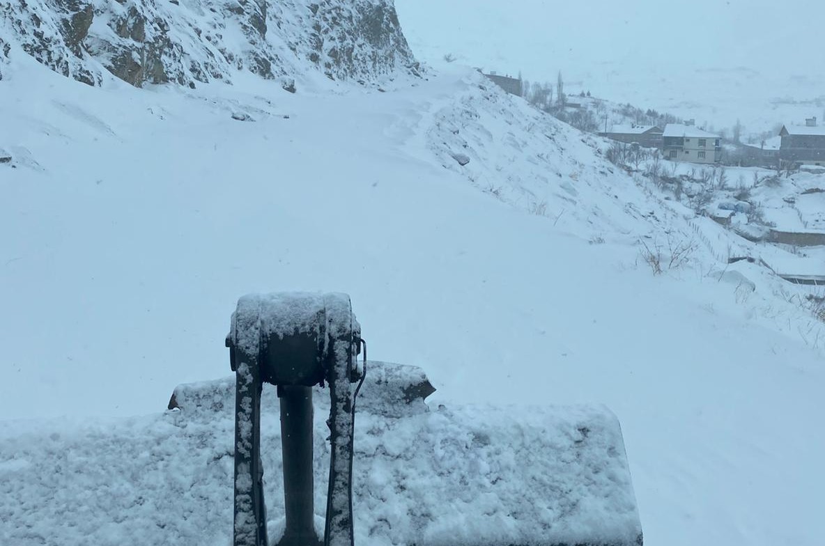 Hakkari’de 96 köy ve 205 mezra yolu ulaşıma kapandı