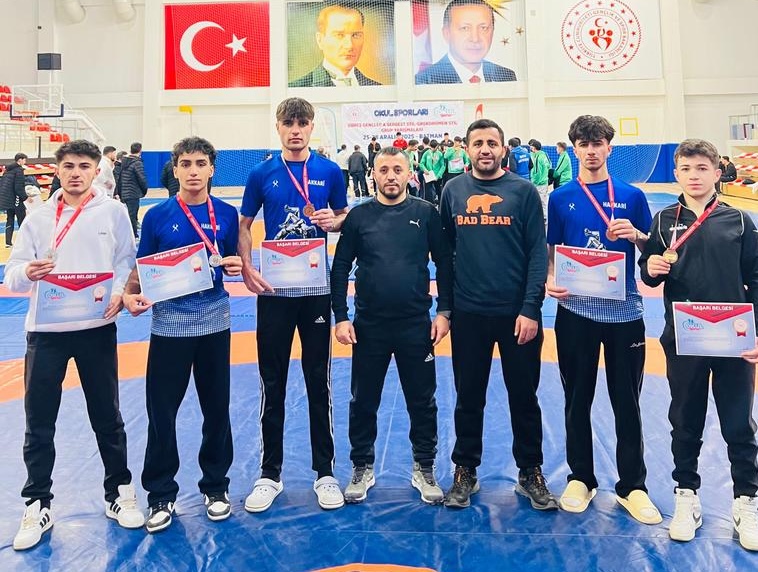Hakkârili güreşçilerden Batman’da başarı