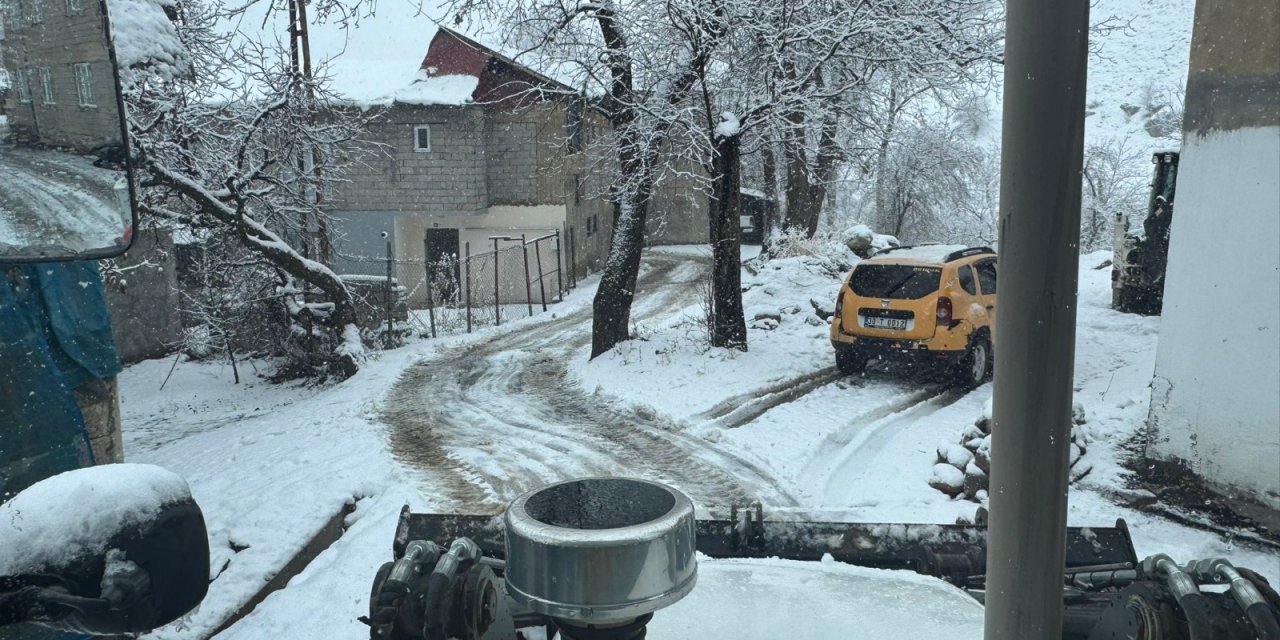 Hakkari Belediyesi’nden karla mücadele çalışması