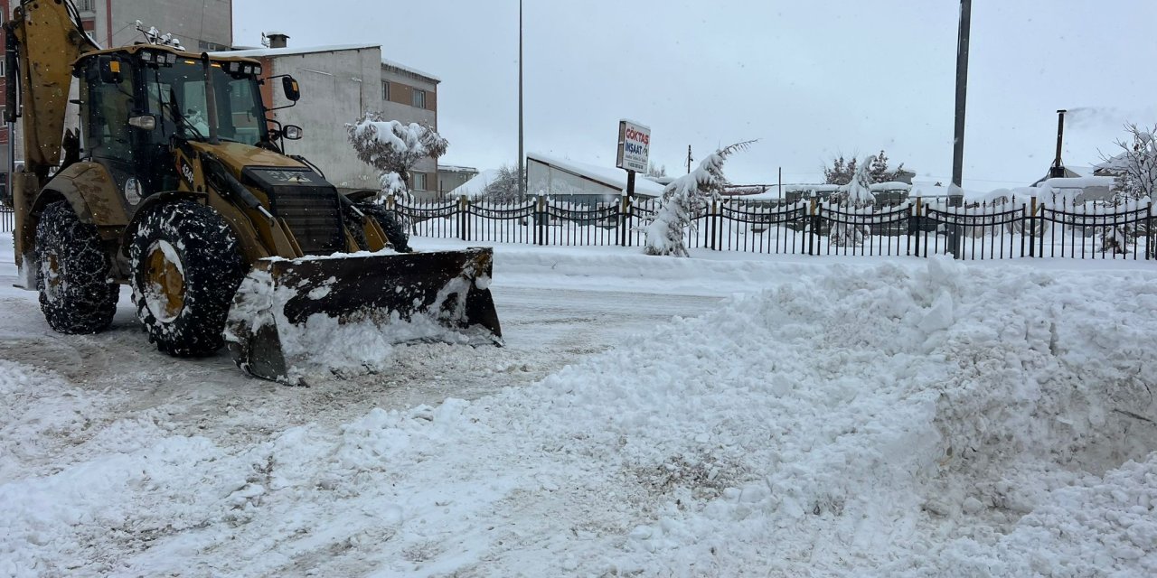 Hakkari'de 281 yerleşim yeri ulaşıma kapandı
