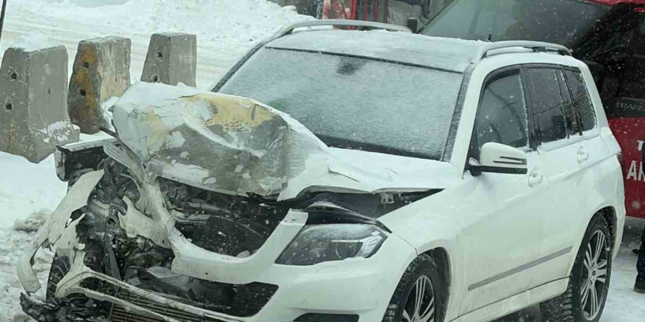 Belediye Başkanının makam aracı kaza yaptı