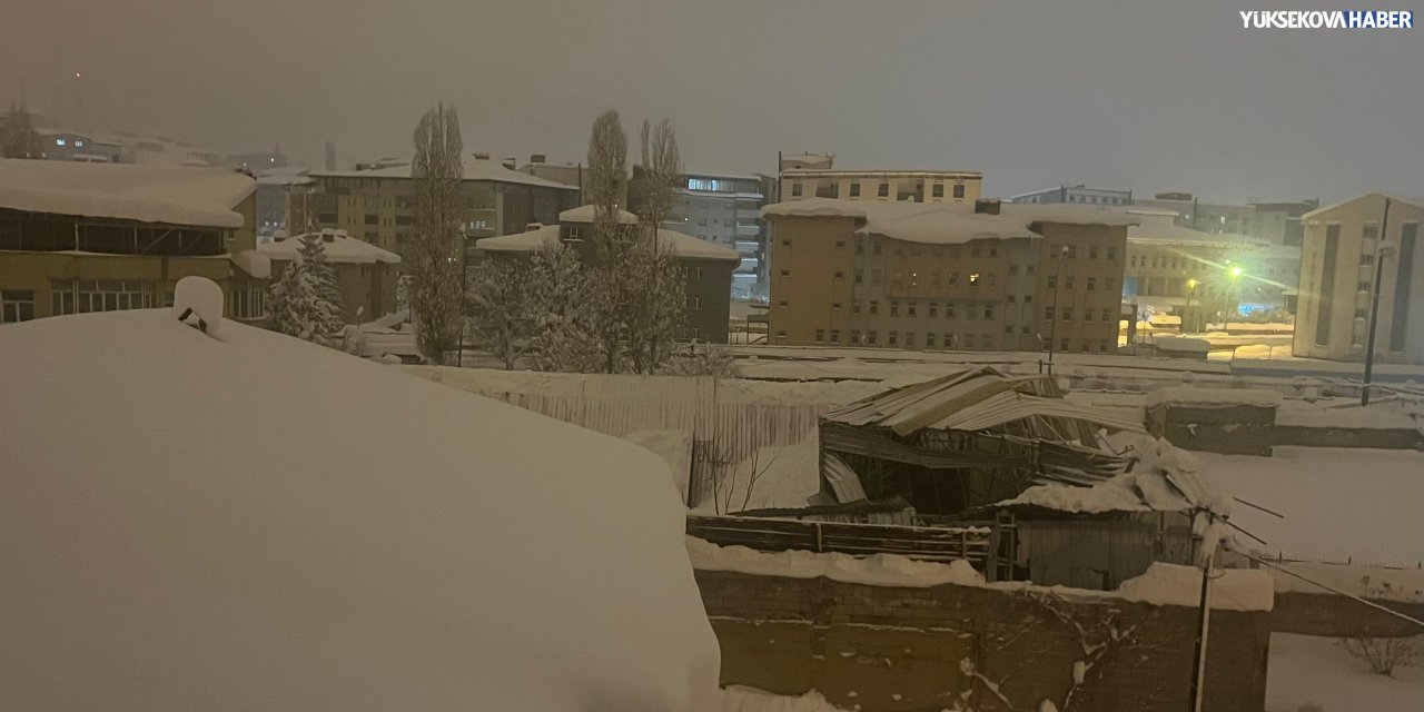 Yüksekova’da çatısı çöken halı saha sayısı üçe çıktı