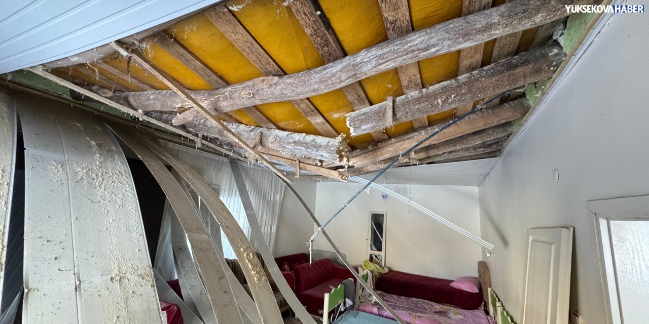 Yüksekova’da bir evin tavanı çöktü