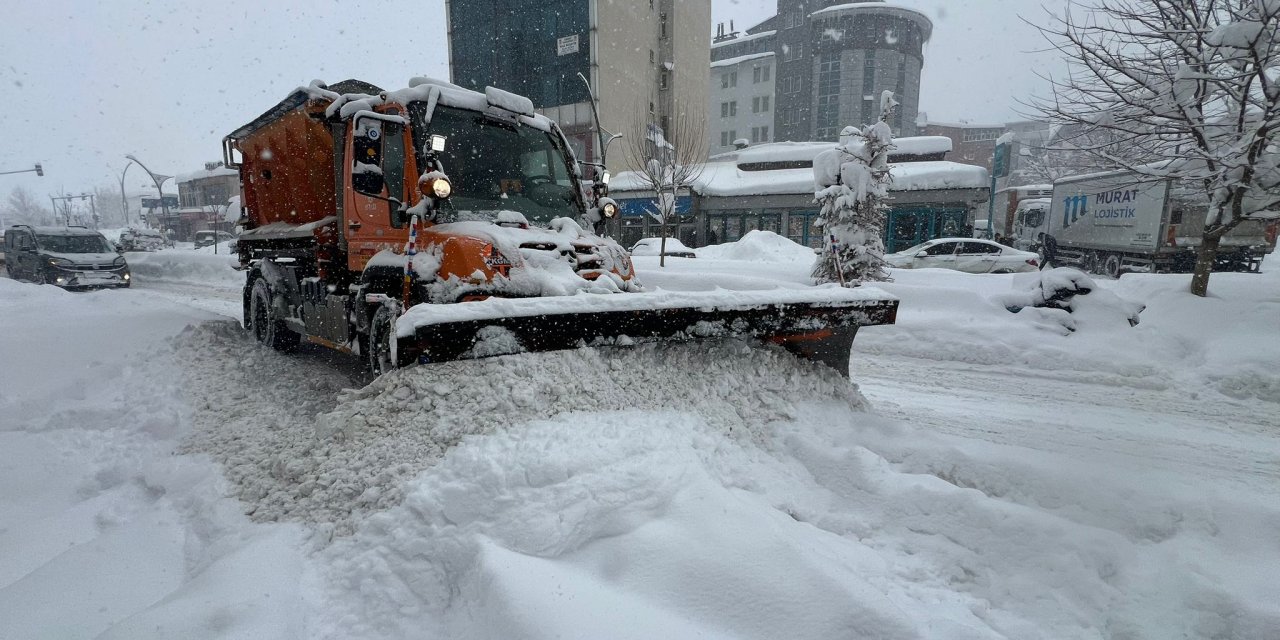 Yüksekova’da kar temizliği yarın başlıyor: Belediyeden araç park uyarısı