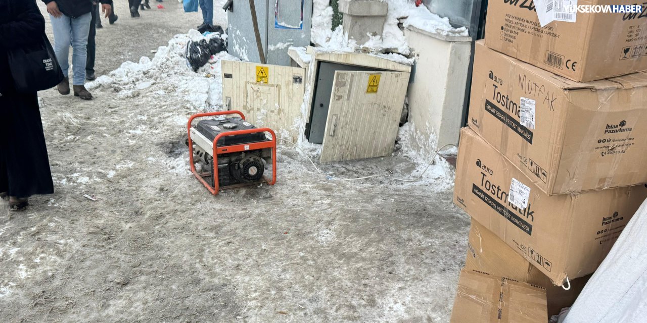 Yüksekova'da İpek yolu üzerindeki üç binada üç gündür elektrik yok