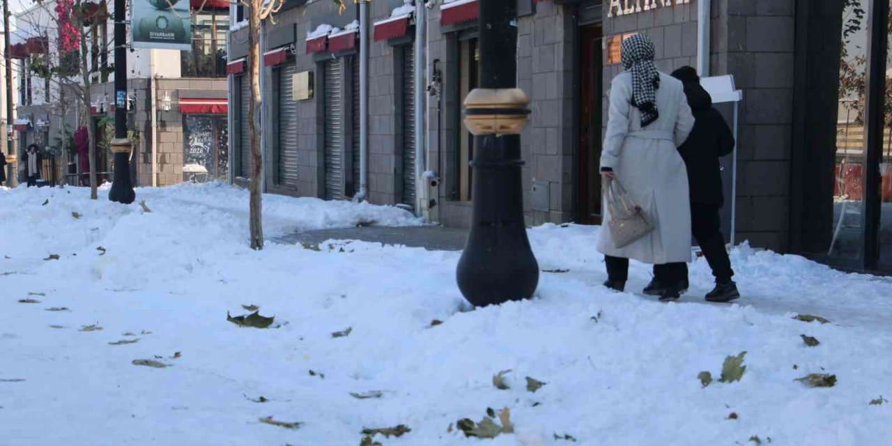 Sur'da belediyeye kar tepkisi