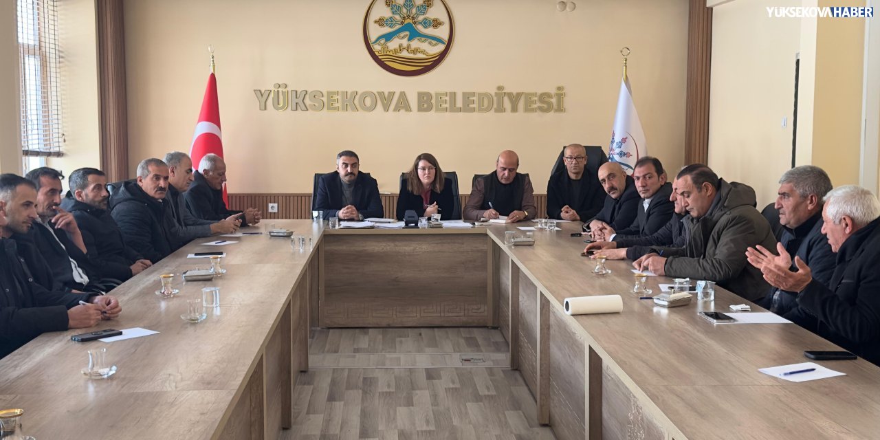 Yüksekova Belediyesi, muhtarlarla karla mücadeleyi değerlendirdi