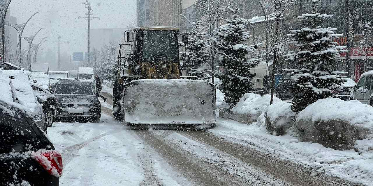 Yüksekova'da 52 köy ve 110 mezra yolu ulaşıma kapandı