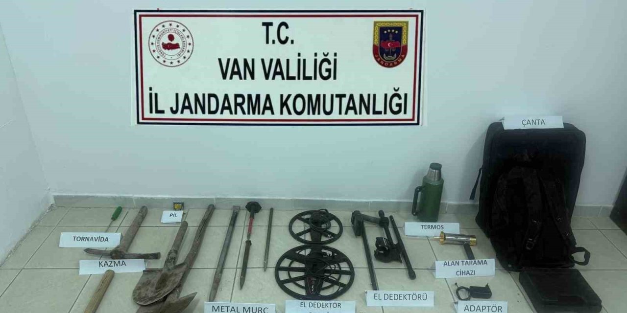 Van’da kale yakınında kazı yapan 2 kişi yakalandı