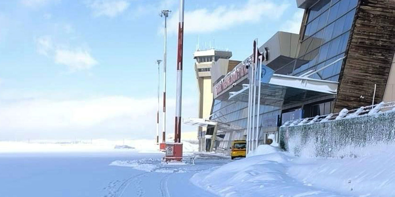 Bir haftadır kapalı olan Yüksekova Havalimanı’nda ilk sefer gerçekleşti