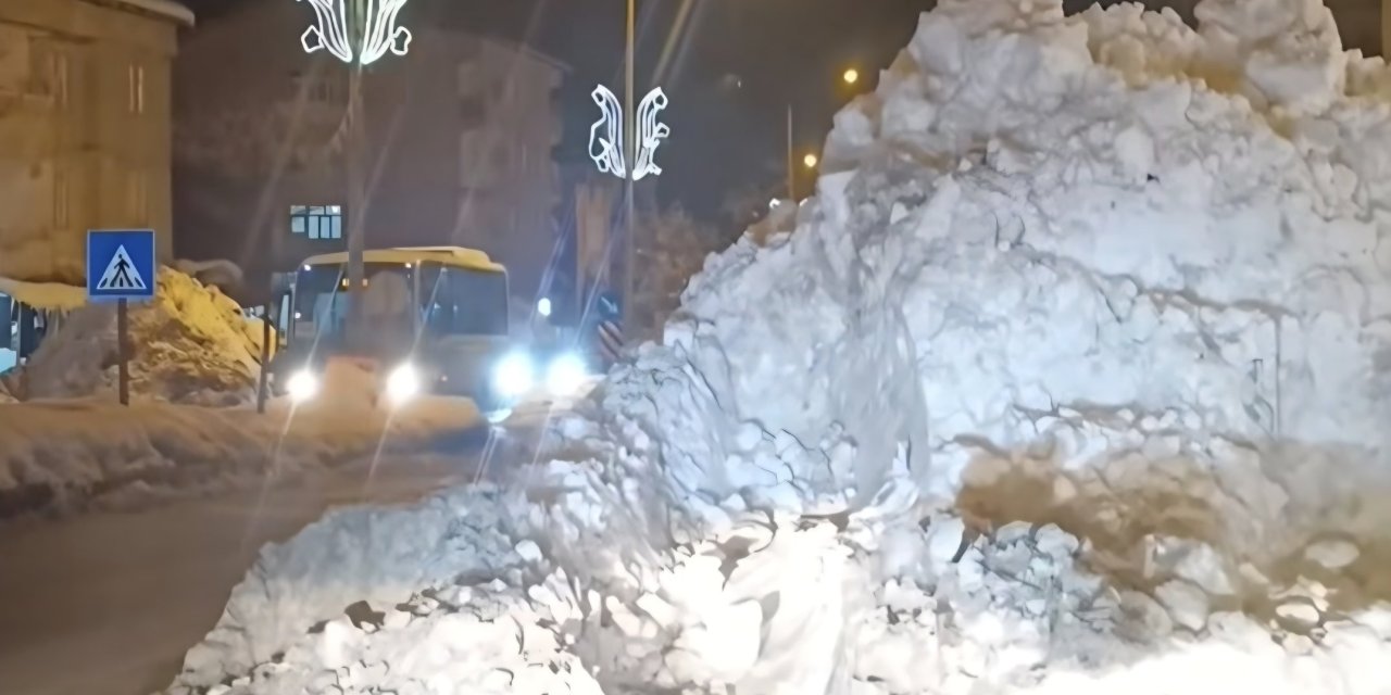 Öznur Bartın’dan Hakkari’de kar temizliği ihmali tepkisi