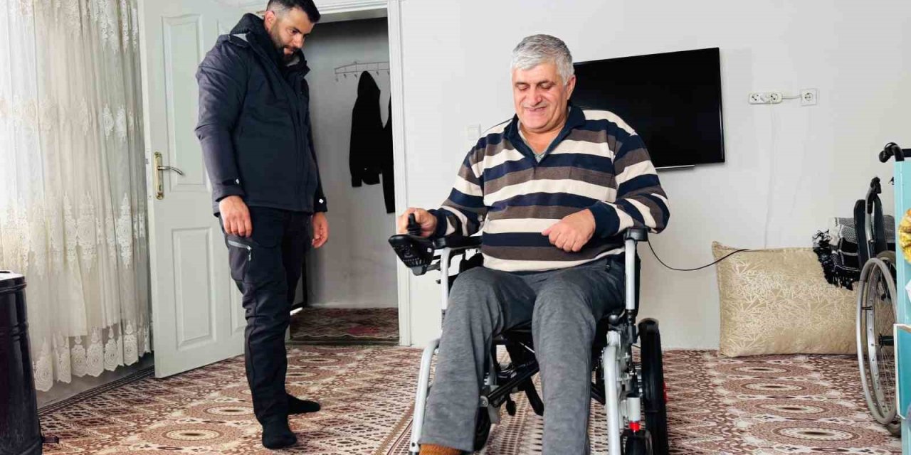Duyarlı vatandaştan Beytüşşebap'taki engelli vatandaşa akülü sandalye desteği