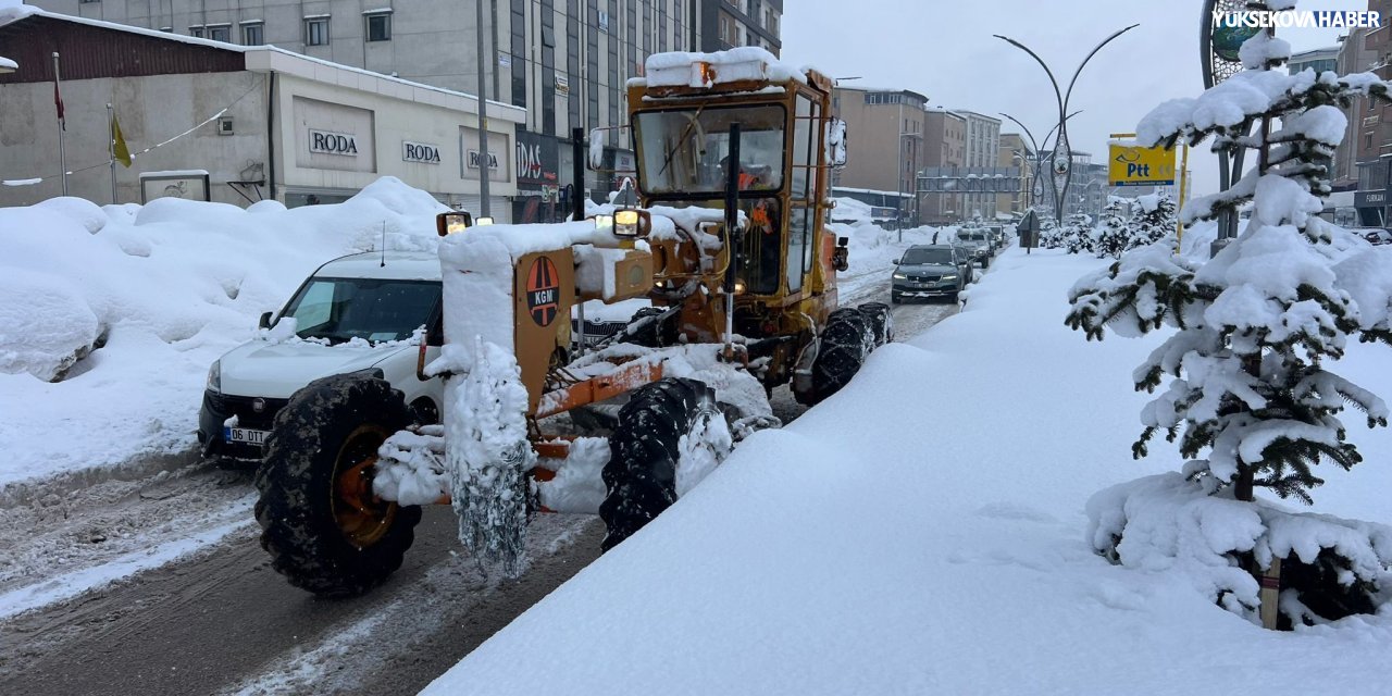 Yüksekova’da 52 köy ve 110 mezra yolu ulaşıma kapandı