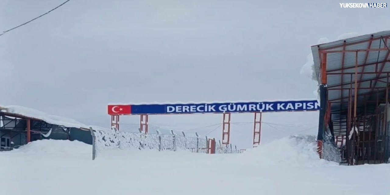 Kar yağışı nedeniyle Derecik Sınır Kapısı yolcu geçişlerine kapatıldı