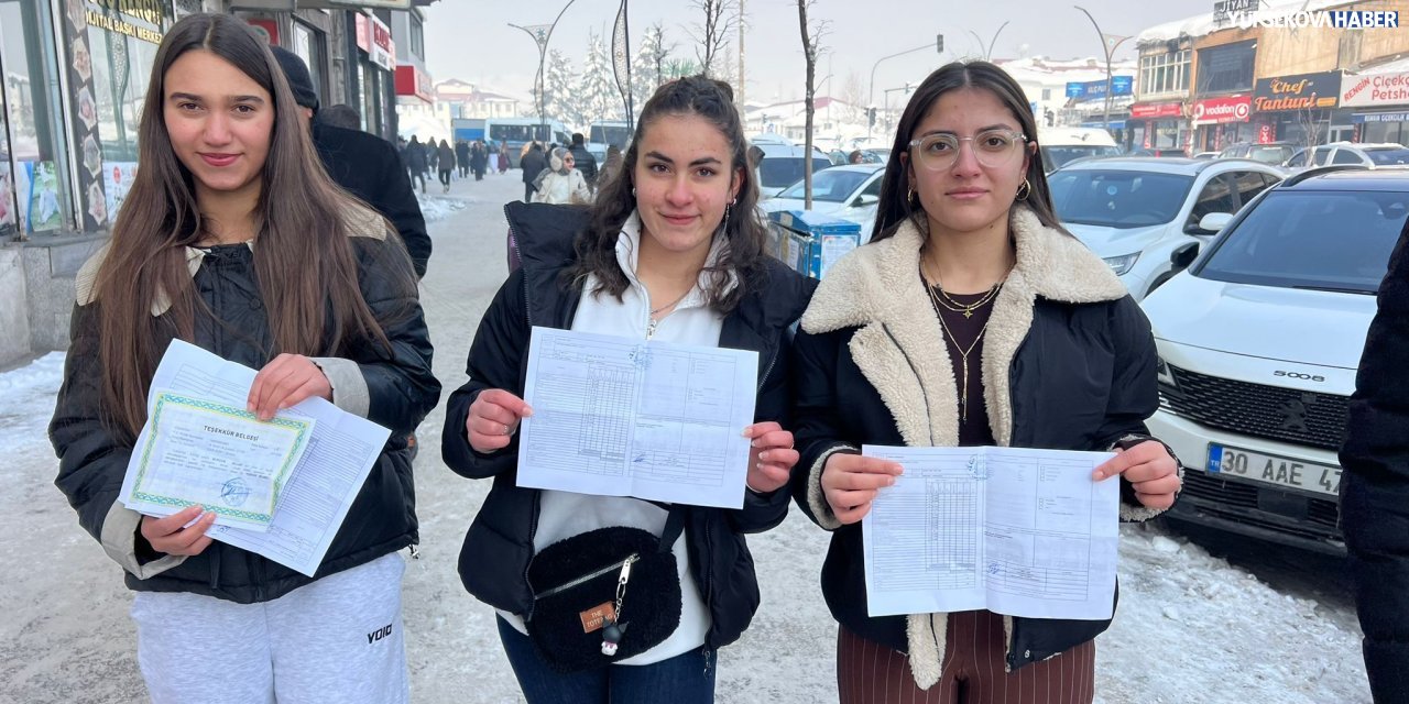 Yüksekova’da 28 bin öğrenci karne alarak sömestir tatiline girdi