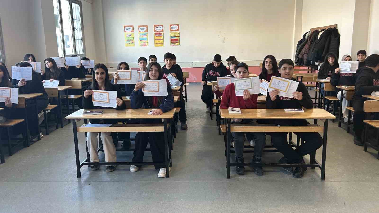 Van’da 275 bin 363 öğrenci karne heyecanı yaşadı