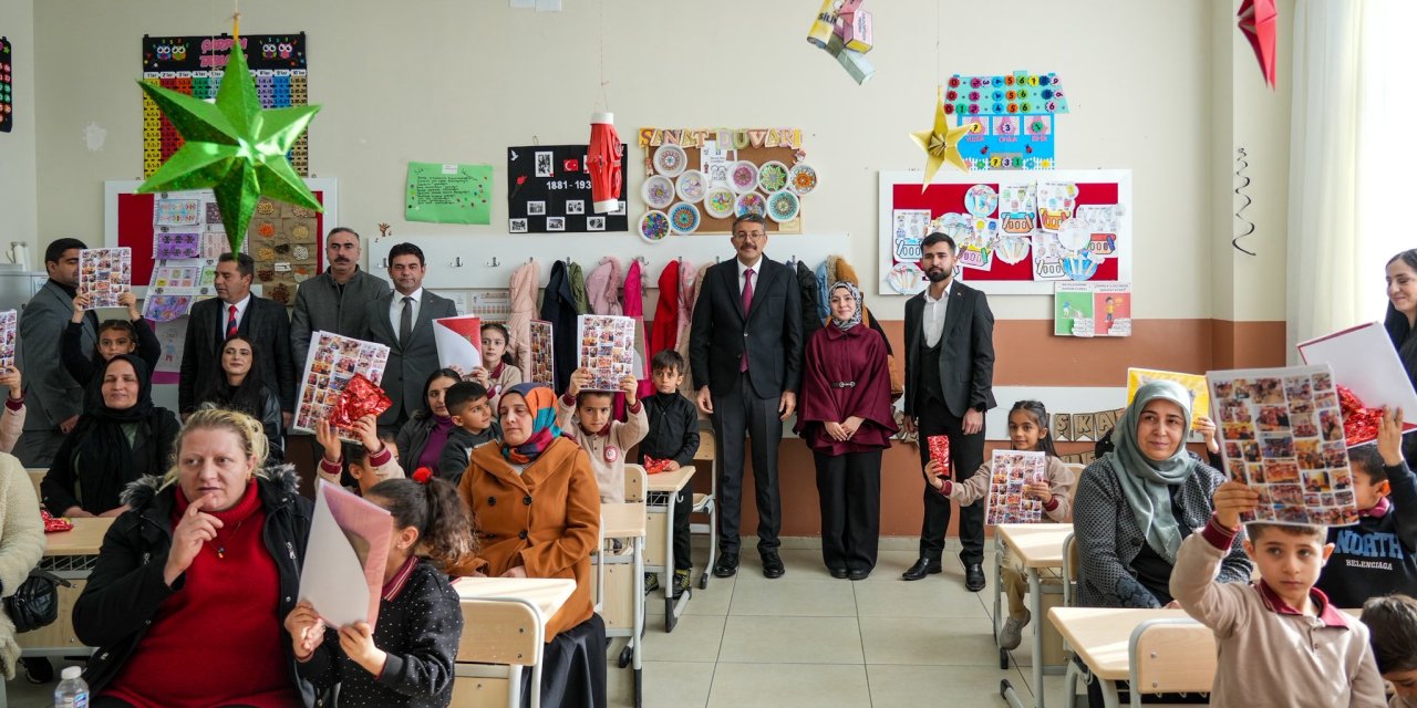 Vali Ali Çelik, karne gününde öğrencilerle buluştu