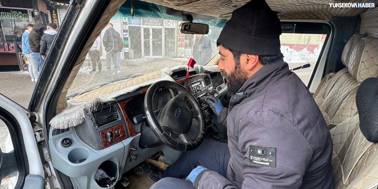 Yüksekova’da dondurucu soğukta araçlar sabah çalışmadı