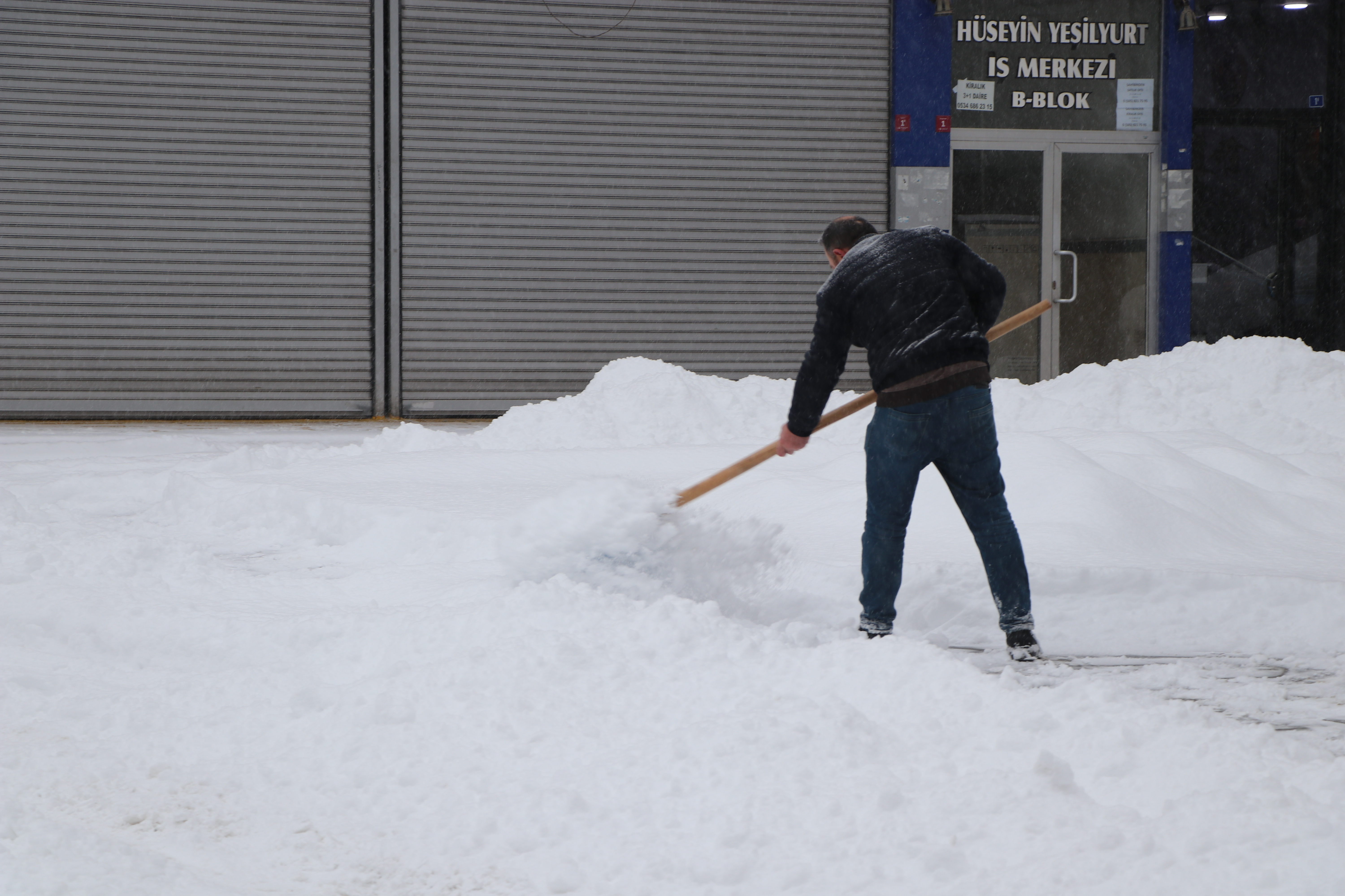 Van'da 287 yerleşim yeri ulaşıma kapandı