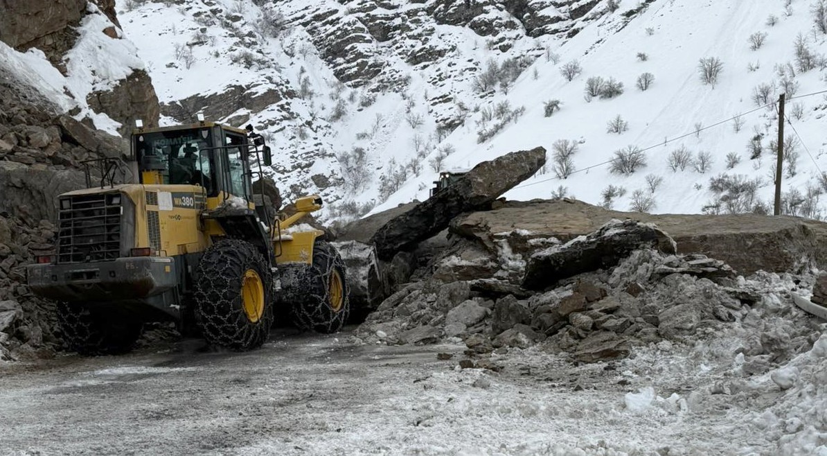Hakkari-Çukurca kara yolu yeniden ulaşıma açıldı
