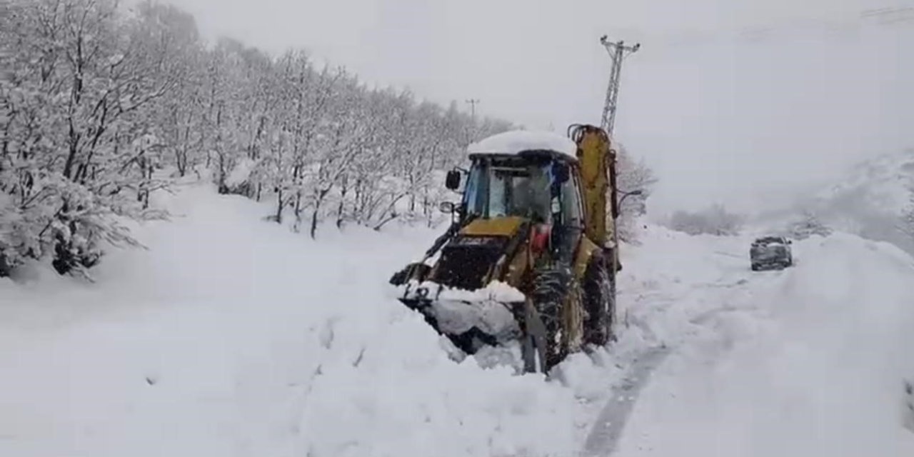 Beytüşşebap’ta kar nedeniyle kapanan yollar açıldı