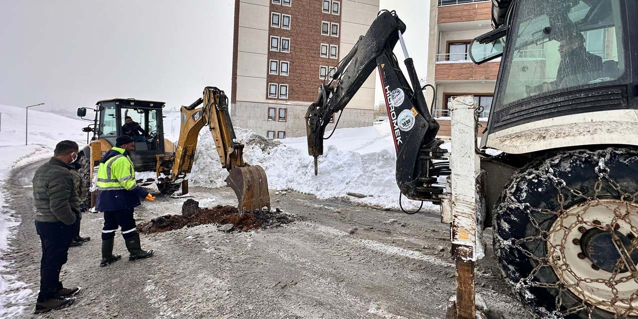 Dondurucu soğukta kanalizasyon arızasına müdahale