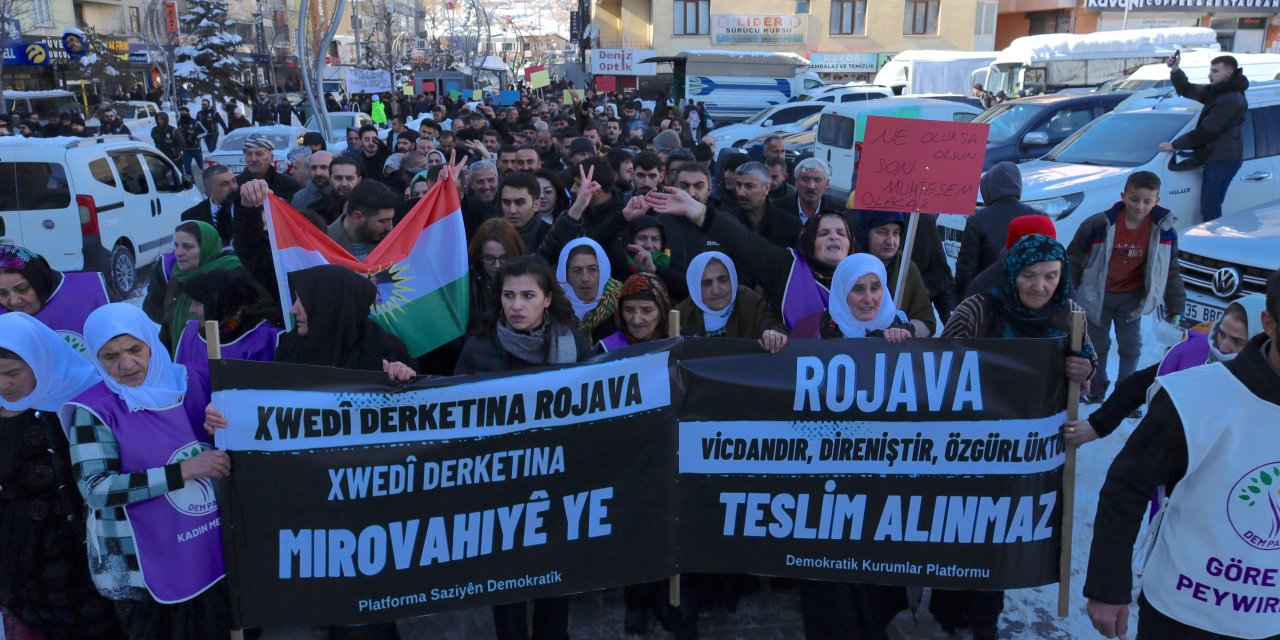 Hakkari’de “Rojava için yürüyoruz” yürüyüşü