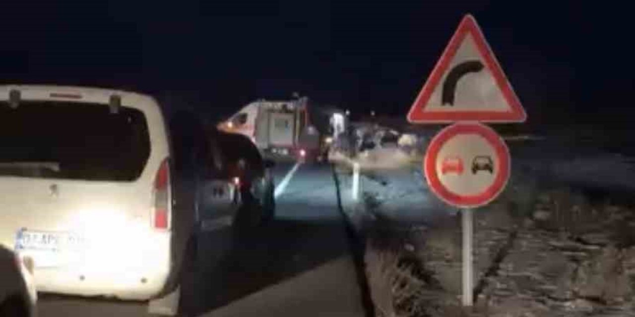 Midyat'ta otomobil ile hafif ticari araç çarpıştı: 3 ölü, 2 yaralı