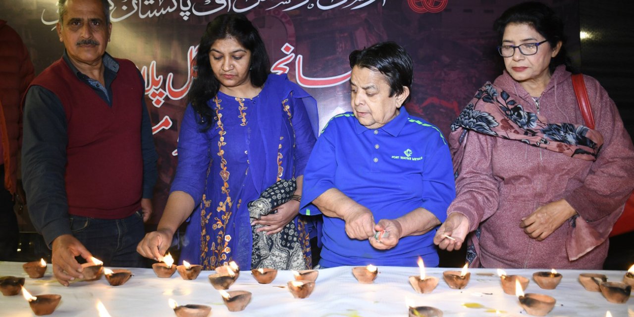 Pakistan’daki AVM yangınında can kaybı 67’ye yükseldi