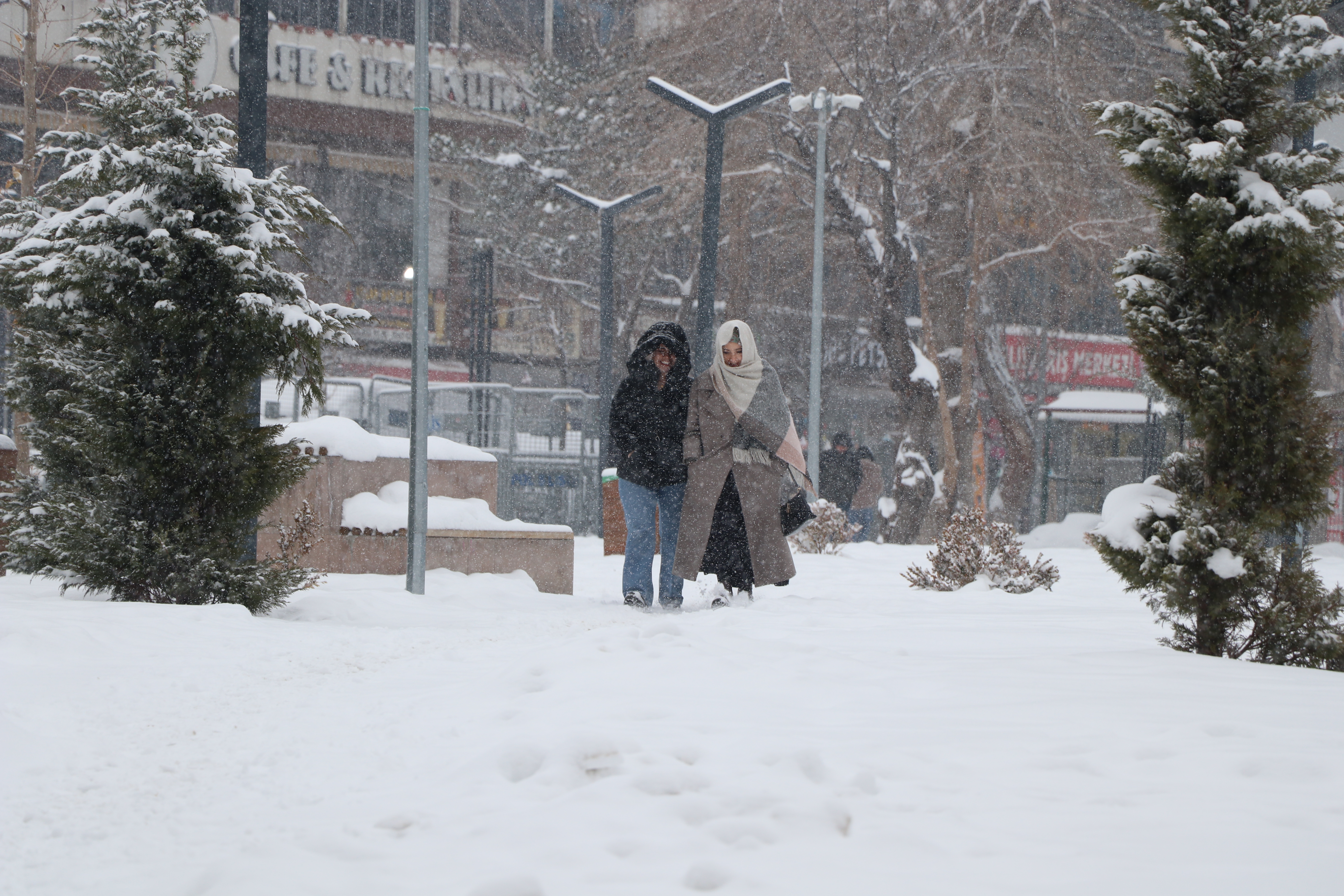Van'da 110 yerleşim yeri ulaşıma açıldı
