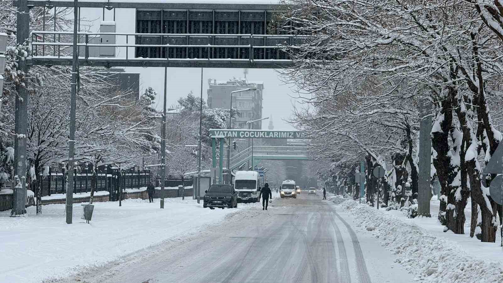 Diyarbakır’da uçak seferleri iptal edildi