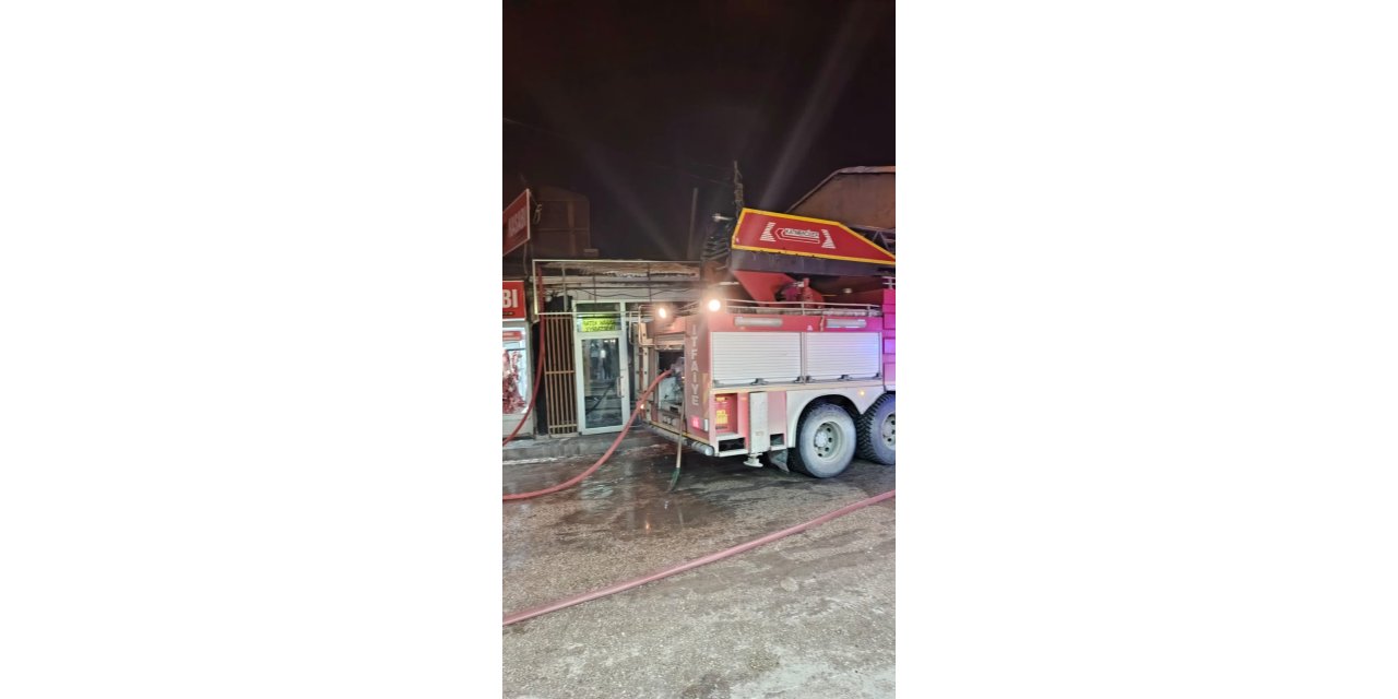 Van’da korkutan yangın: 5 iş yeri zarar gördü