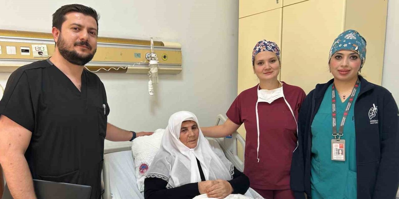 Van’da hastanın göğüs kafesi açılmadan akciğerin yarısı çıkarıldı