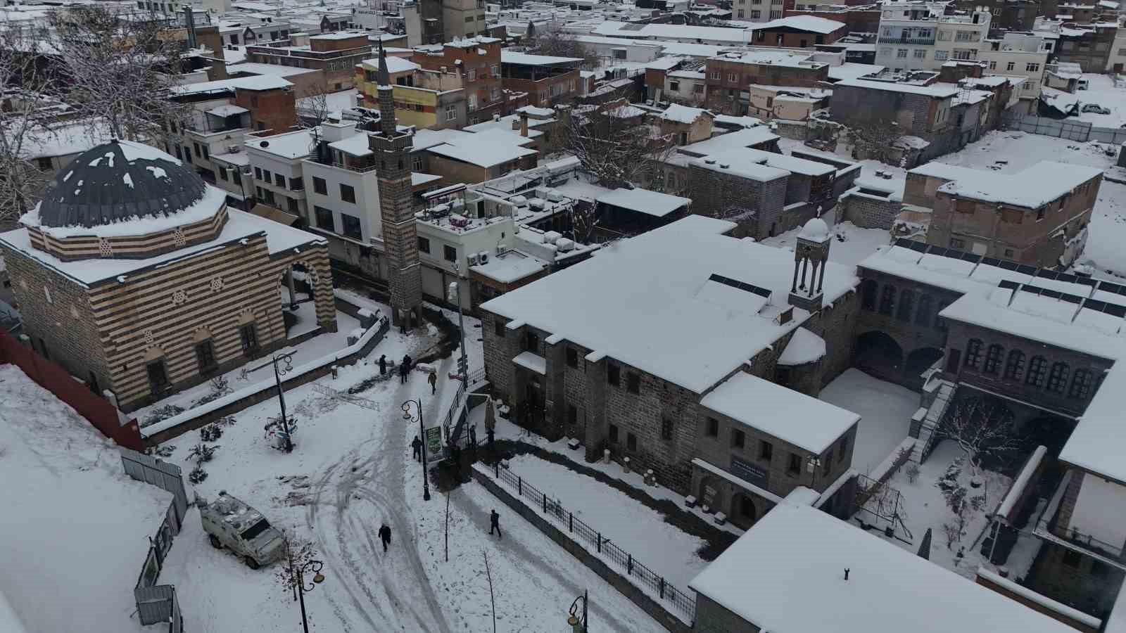 Beyaza bürünen 10 bin yıllık kent dronla görüntülendi