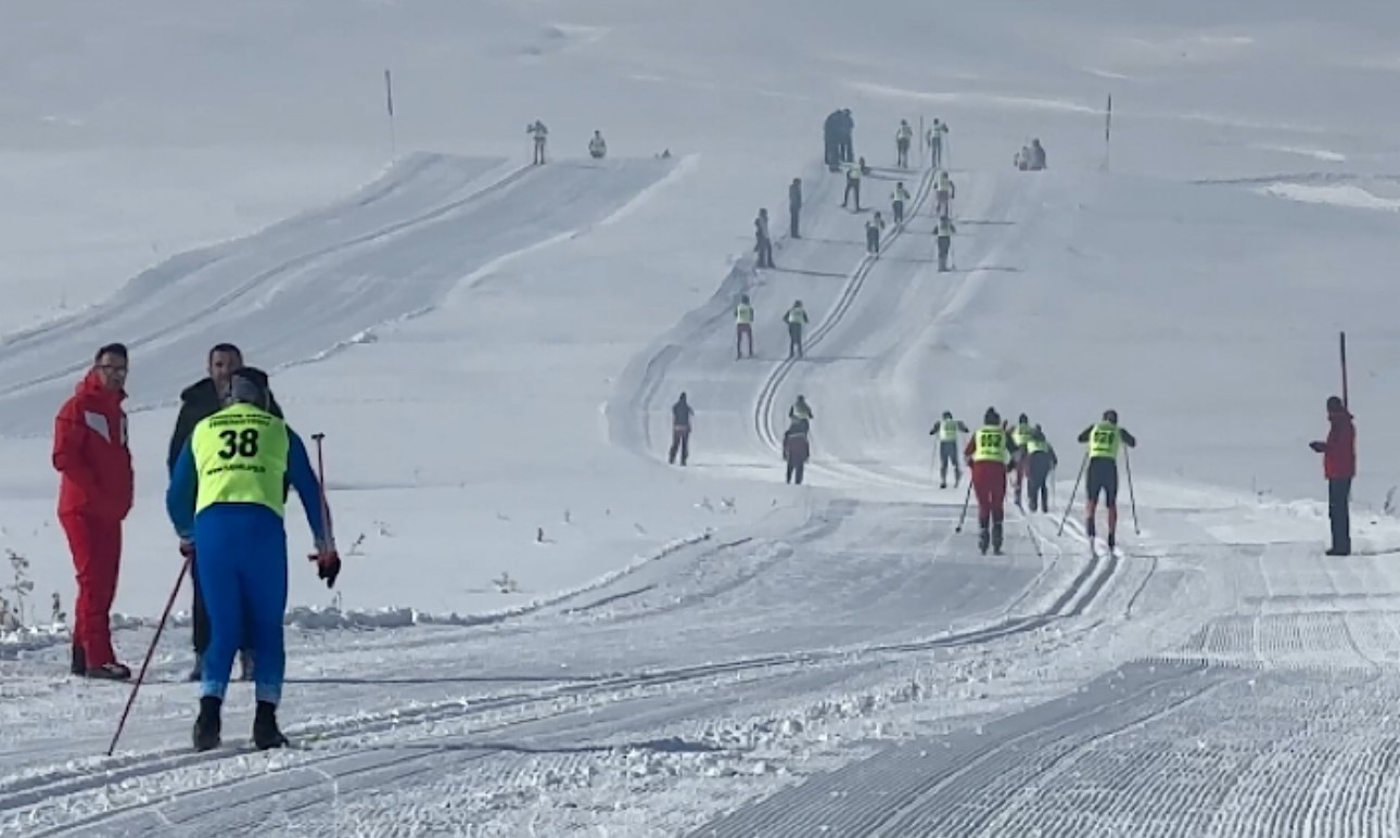 Yüksekova’da "Kayaklı Koşu Barış ve Kardeşlik 1. Etap yarışması" heyecanı