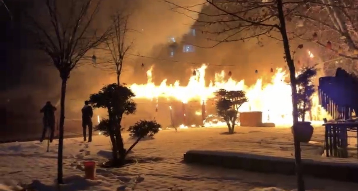 Diyarbakır’da kafede yangın paniği