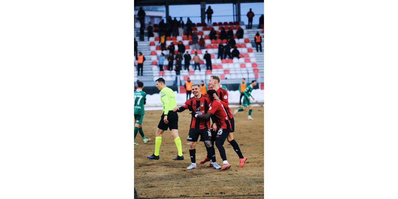 Vanspor FK sahasında Iğdır FK’yı 3-0’la geçti