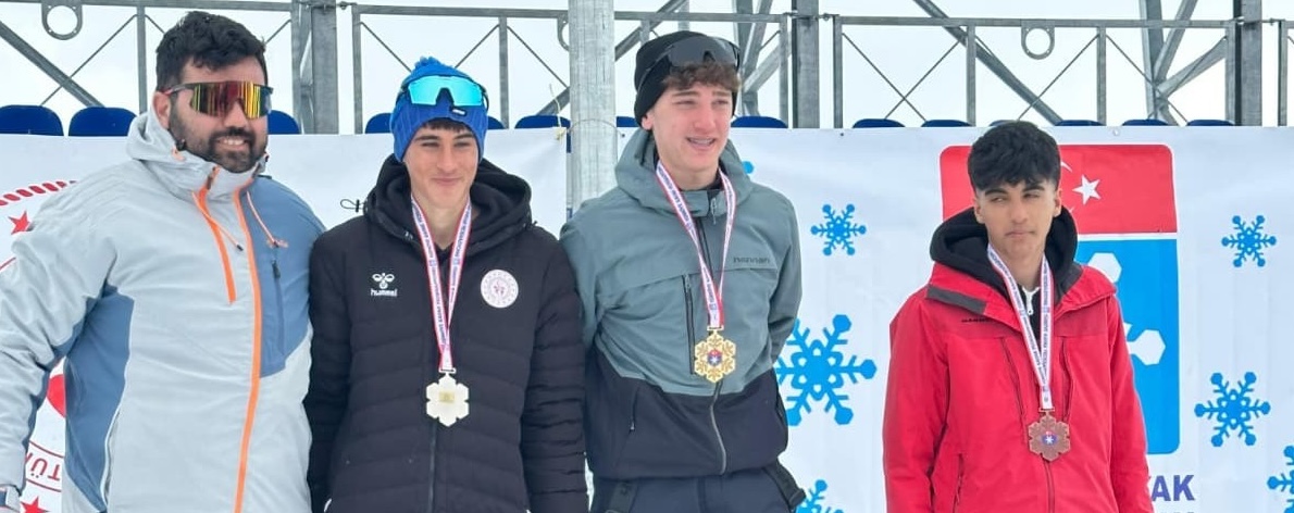 Hakkarili sporculardan kayakta başarı