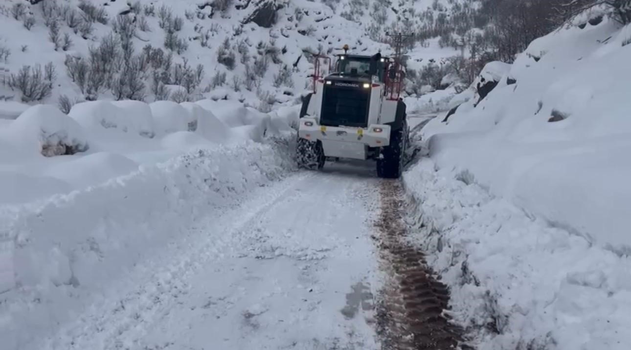 Şırnak’ta karla mücadele çalışmaları devam ediyor