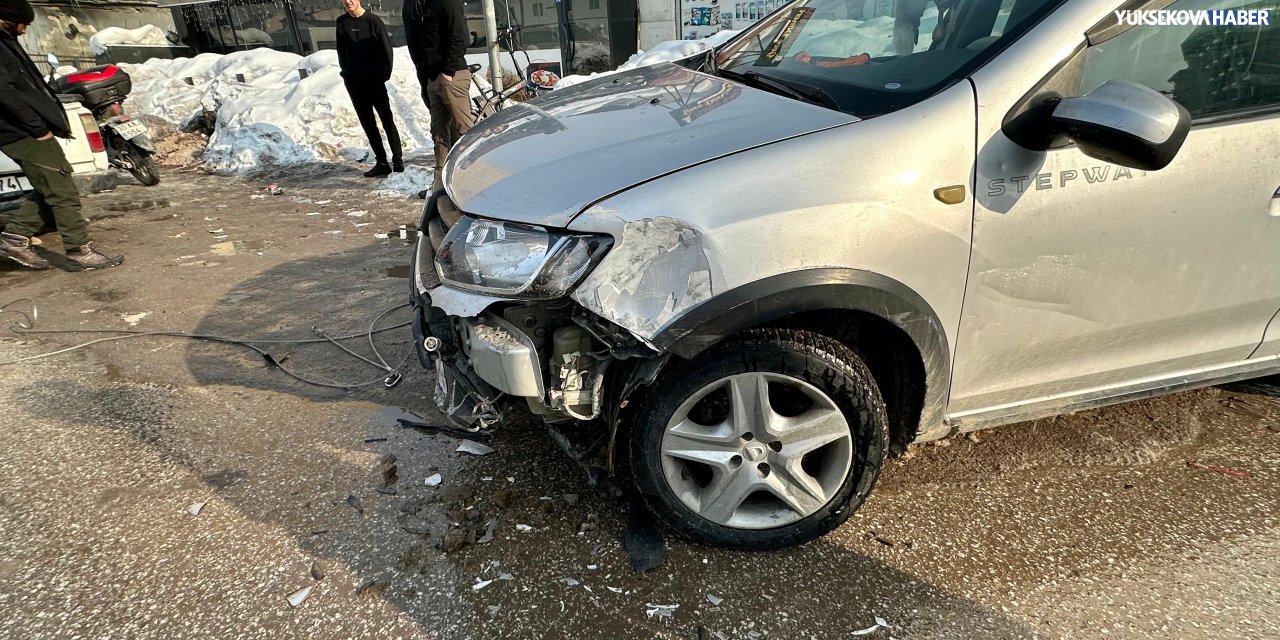 Yüksekova’da maddi hasarlı trafik kazası