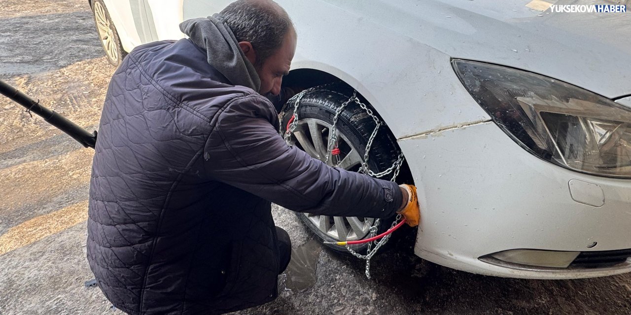 Yüksekova’da kar zinciri satışları durma noktasında: Fiyatlar cep yakıyor
