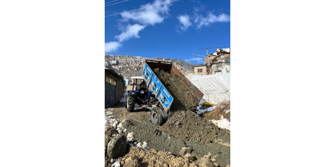 Köylüler yarım bırakılan yolu birlikte yaptı