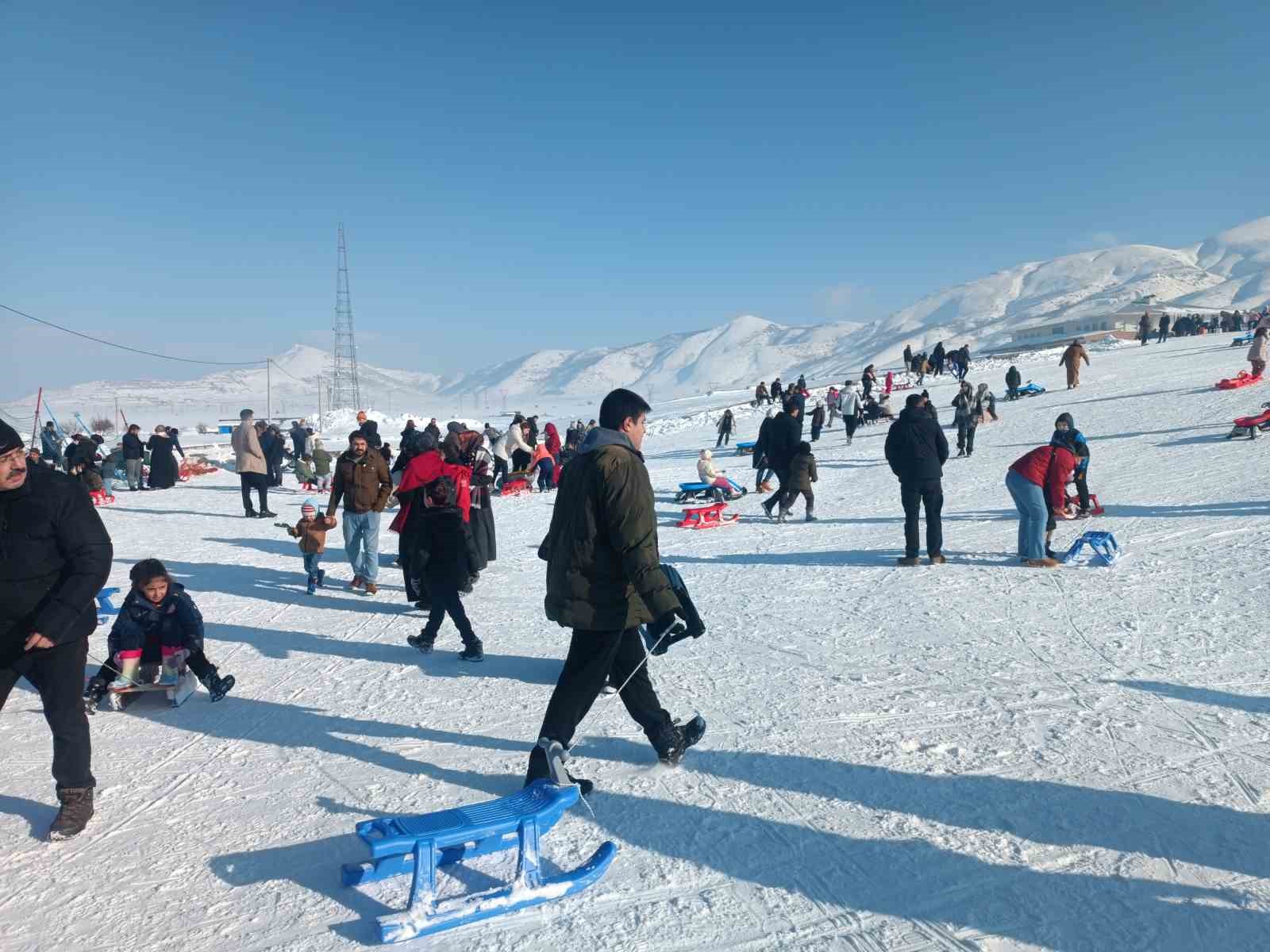 Bitlis’te kayak merkezine ilgi