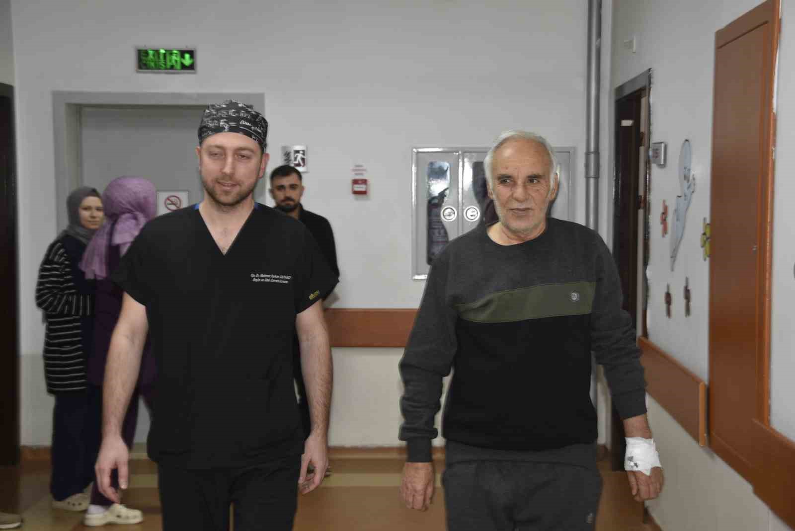 Bitlis Devlet Hastanesi’nde bir ilk, kapalı yöntem omurga ameliyatı yapıldı